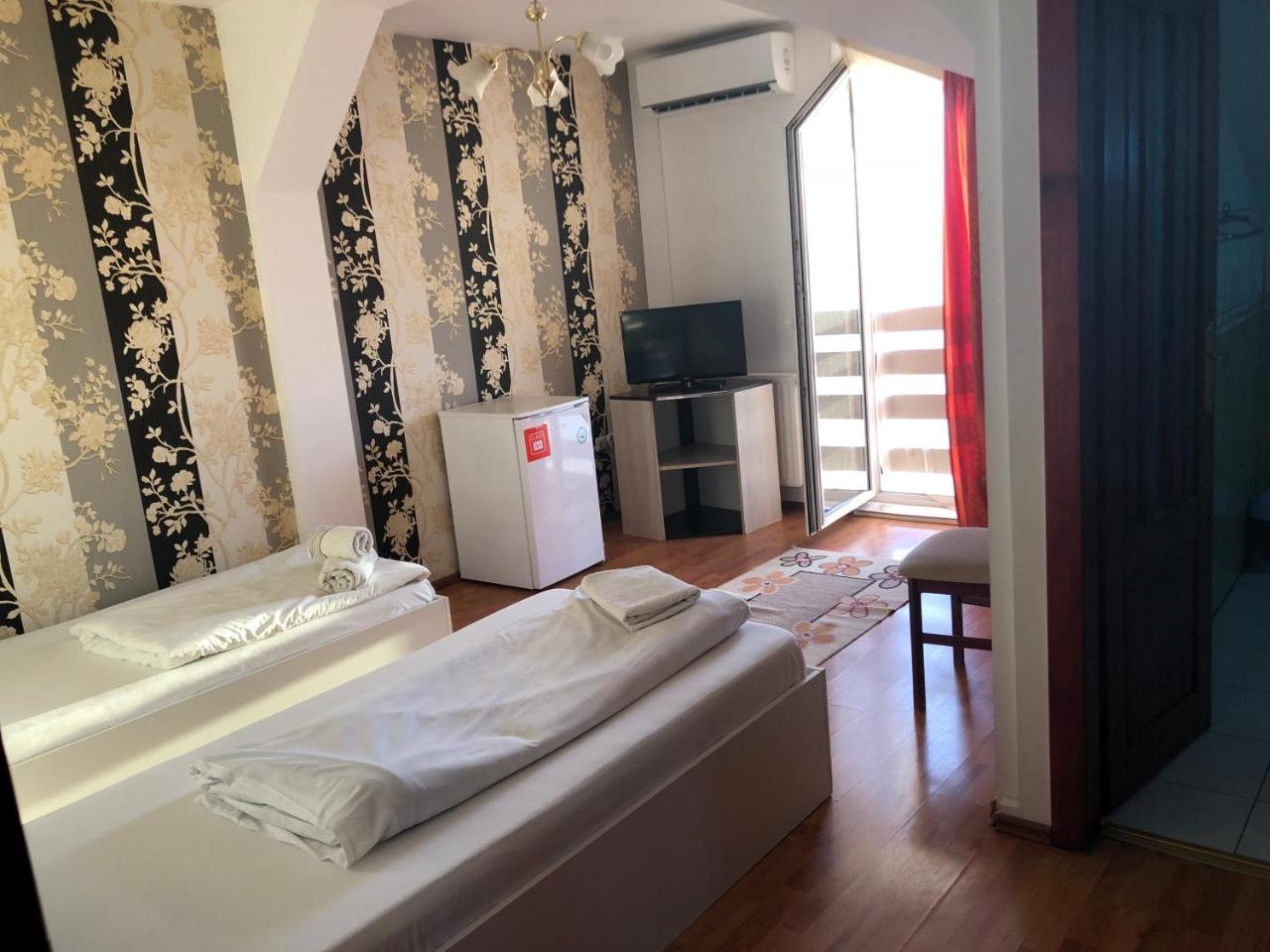 Pension Rozeclas Oradea Εξωτερικό φωτογραφία