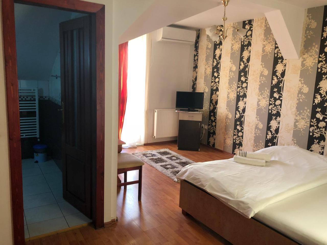 Pension Rozeclas Oradea Εξωτερικό φωτογραφία