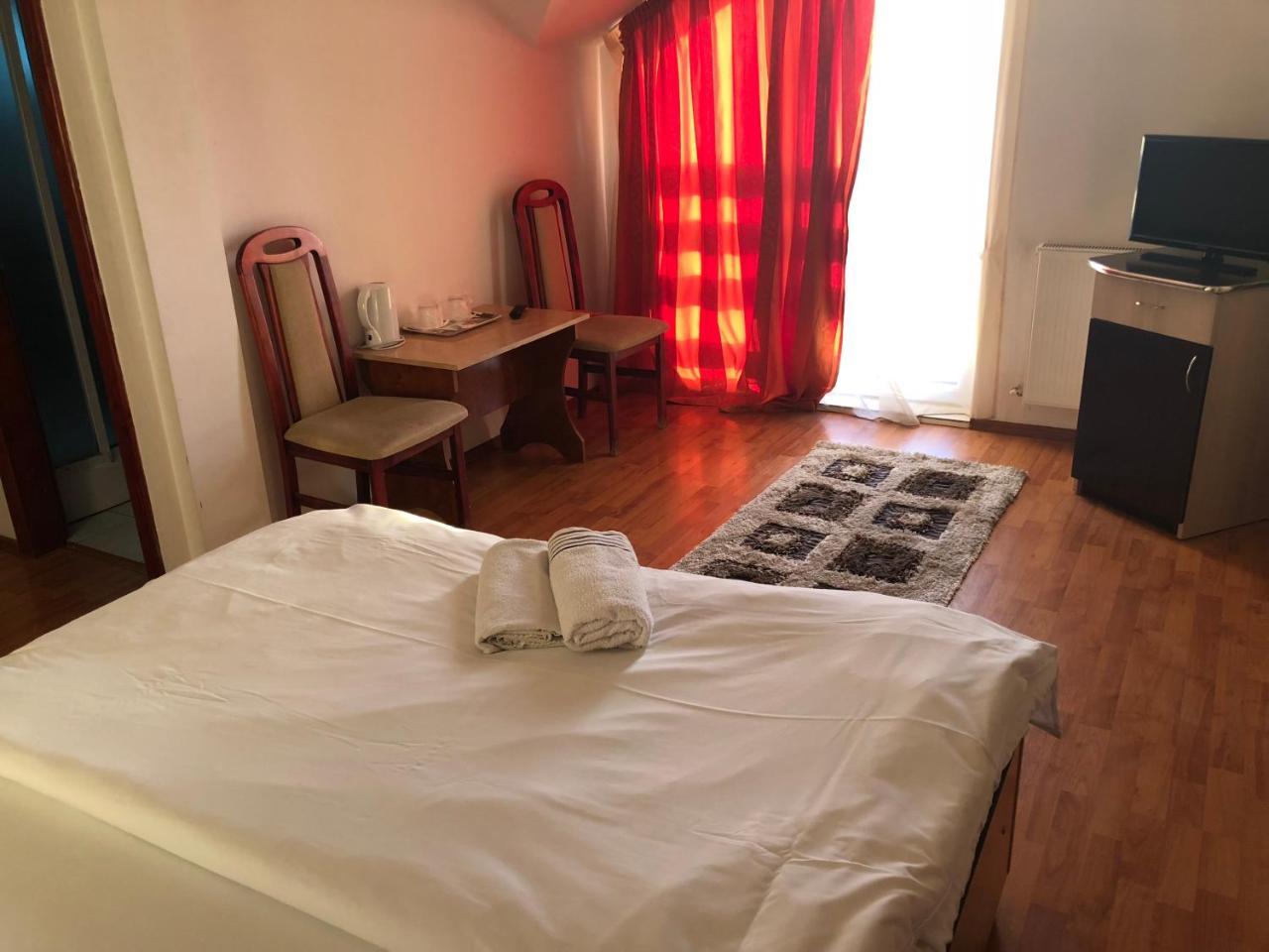 Pension Rozeclas Oradea Εξωτερικό φωτογραφία